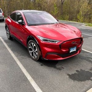 Meet your Posher, Becky